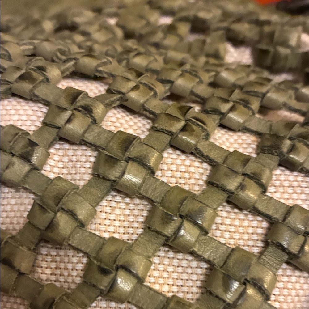 Elegant Woven Leather Handbag - Army Green and Cream - Picture 11 of 14